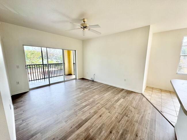 Building Photo - ** FAIRWAY PRESERVE ** 2 BED / 2 BATH CONDO - PET OK! - NORTH NAPLES - ANNUAL RENTAL