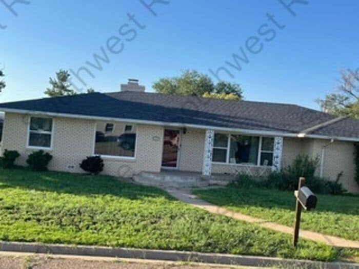 Primary Photo - Beautiful 3 bedroom 2 bath brick home
