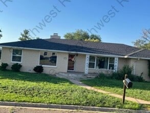 Building Photo - 612 E Tierra Blanca Rd