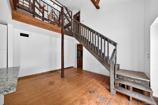 Foto del edificio - 79 Quaker Hill Rd