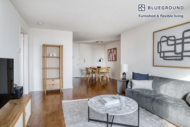 Building Photo - 175 E 96th St