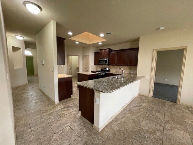 Foto del edificio - 6408 Vanguard Rd