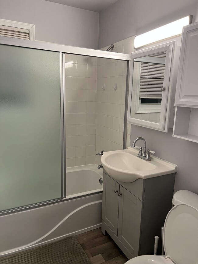 Foto del edificio - 4218 Dix St NE