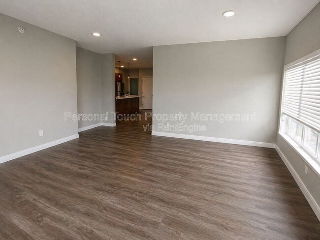 Building Photo - 600 8th St S