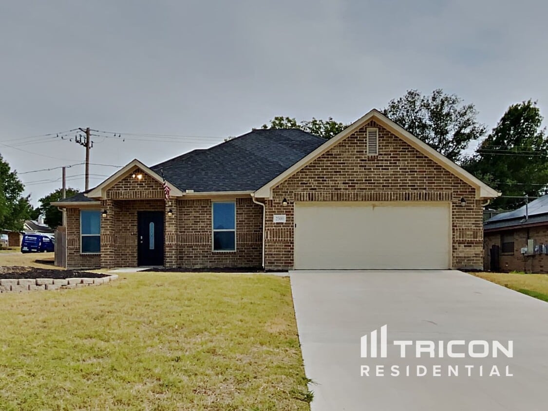 2301 Woodmont Trail Fort Worth TX House Rental in Fort Worth, TX