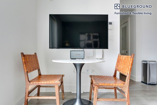 Building Photo - 816 Potomac Ave SE