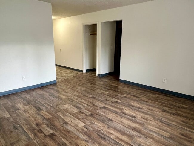 Building Photo - 4006 Iowa Dr