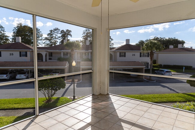 Building Photo - 10375 Carrollwood Ln