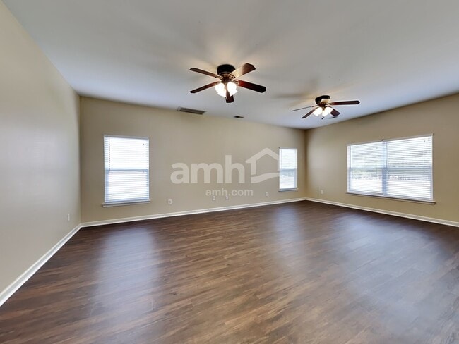 Building Photo - 211 Meadow Wood Rd