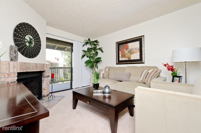 Building Photo - 3828 Pendiente Ct