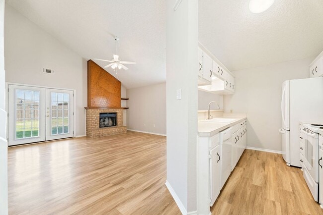 Building Photo - Cute 3/1/1 in Frenship!