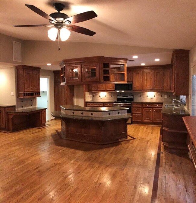 Building Photo - 16803 Castle Fraser Dr