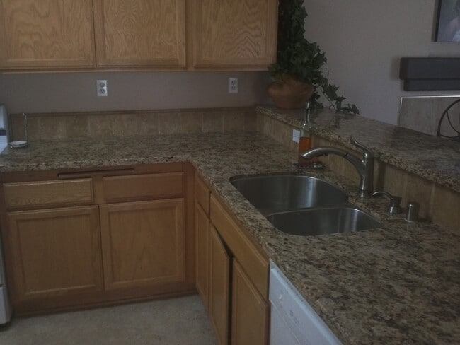 Building Photo - 2310 Signal Ave