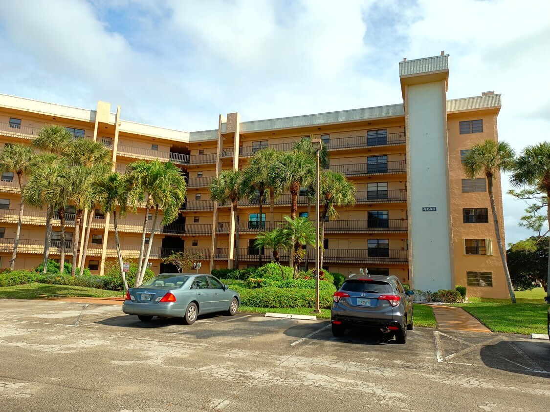 4640 Lucerne Lakes Blvd Unit 307, Lake Worth, FL 33467 Condo for Rent
