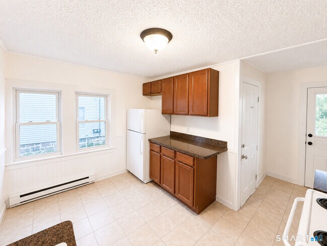 Building Photo - 64 Bannon St