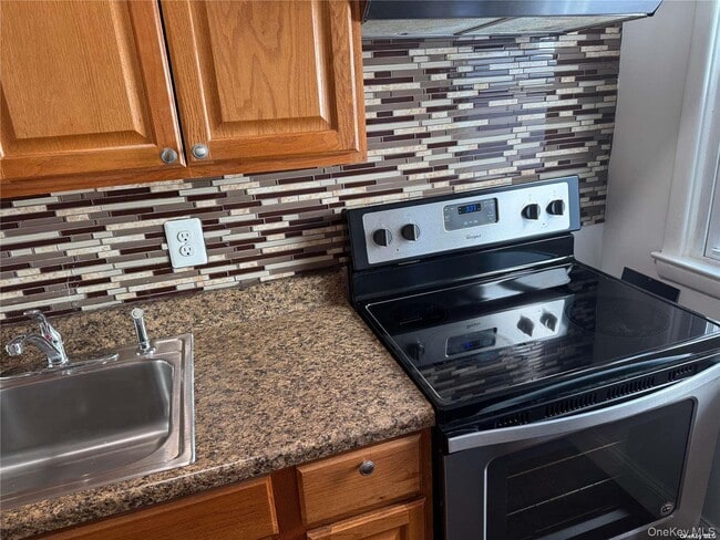 Building Photo - 109 E Main St