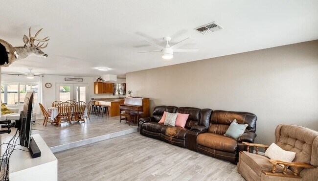 Foto del edificio - 9214 N 54th Ave