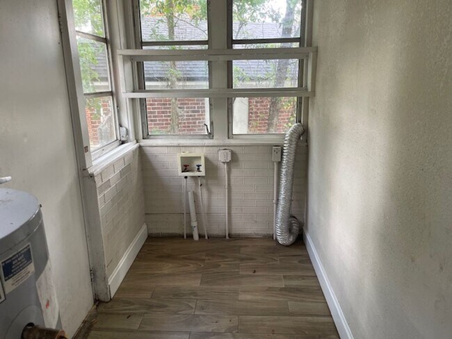 Building Photo - 319 W 49th St