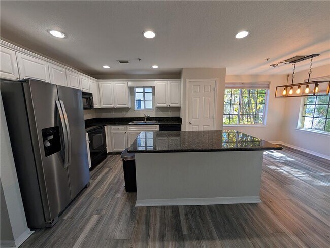 Foto del edificio - 5202 Hampton Beach Pl