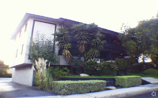 Building Photo - 1734 Ellincourt Dr