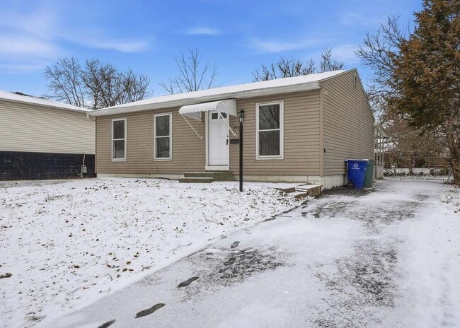 Building Photo - 2526 Queenswood Dr
