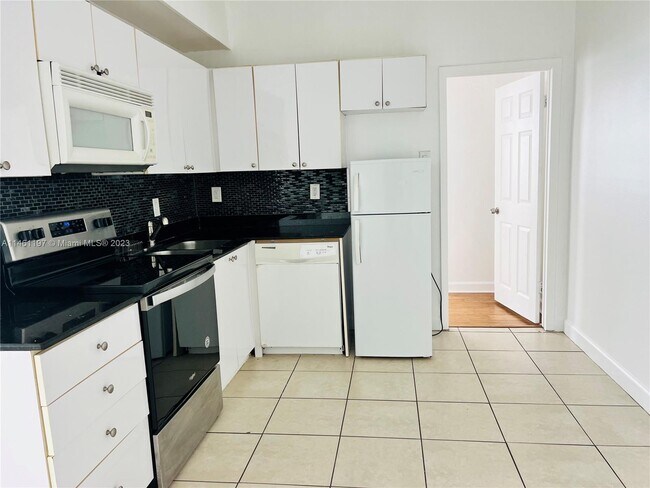 Foto del edificio - 3025 Indian Creek Dr