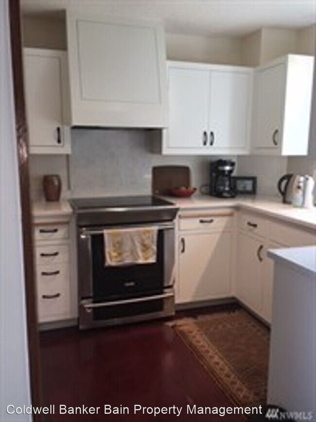 Building Photo - 2 br, 1 bath House - 965 Winslow Way E. #201