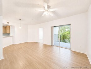 Building Photo - 5056 Lantana Rd