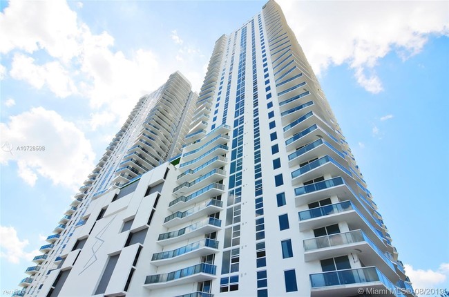 Building Photo - 1 br, 1 bath  - 1420 NE Miami Pl