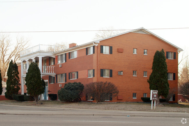 Building Photo - Ballenger Manor