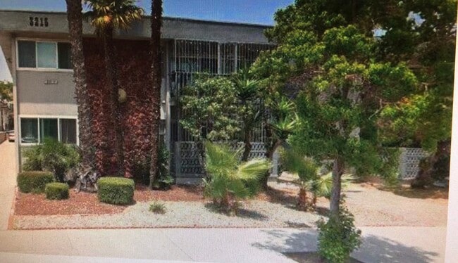 Building Photo - 3215 W 85th St