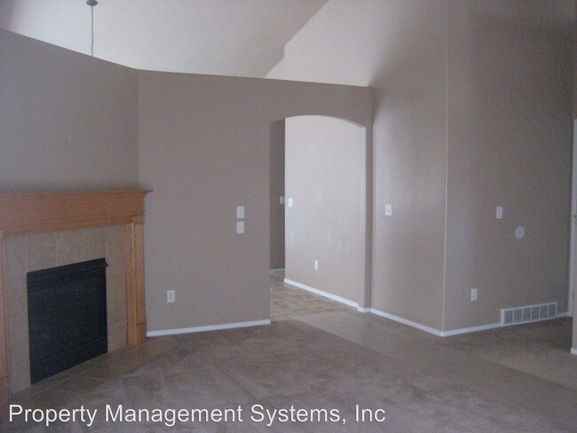 Building Photo - 5742 Mirror Lake Dr