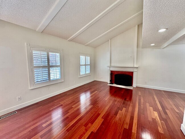 Building Photo - 15054 SE Fairwood Blvd