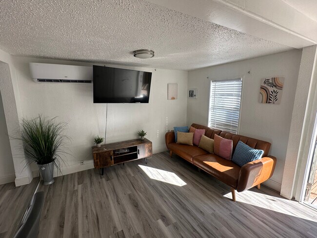 Foto del edificio - 2706 W Tyson Ave