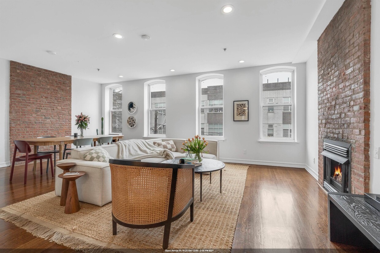 Primary Photo - 128 Bright St