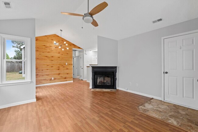 Building Photo - 103 Basswood Ct