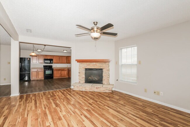 Building Photo - 15459 Border Dr