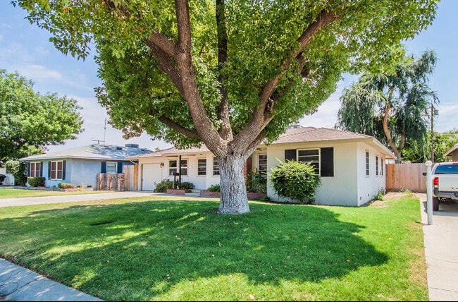 Building Photo - 2417 W College Ct