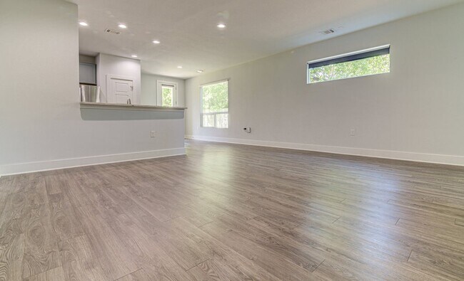 Foto del edificio - Super Cute South Austin 3/2.5 Condo, built...