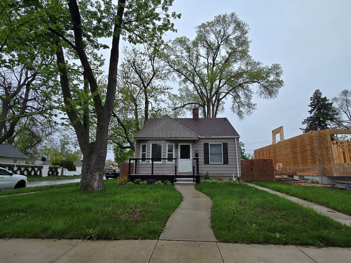 Foto principal - 203 S Wilson Ave