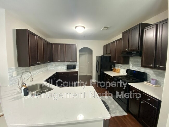 Building Photo - 3371 Castleberry Village Cir