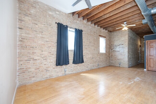 Foto del edificio - 2849 W Belmont Ave