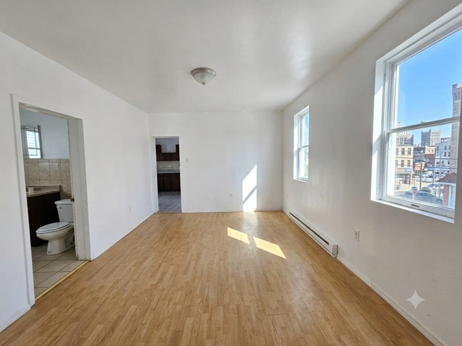 Building Photo - 39 Elm St