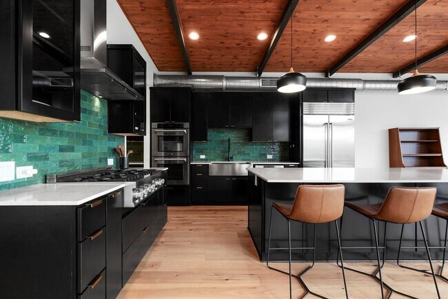 Foto del edificio - 607 Crosswater Ln
