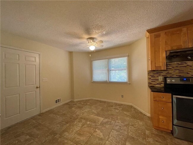 Building Photo - 3943 Everett Ct
