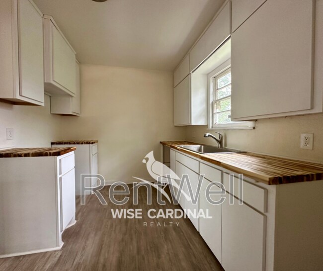Building Photo - 2205 46th Street