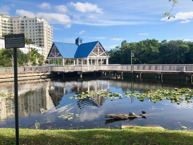 Foto del edificio - 350 N Federal Hwy