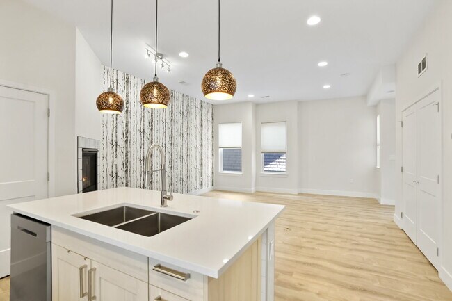 Building Photo - Live in Style, Stunning Townhome for Rent