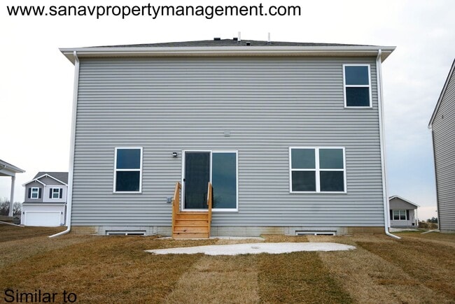 Building Photo - 2425 SE Fox Valley Dr