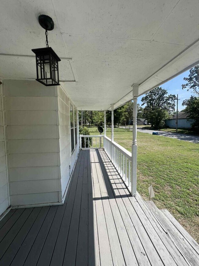 Foto del edificio - Charming 3 bedroom / 2 bathroom home with ...